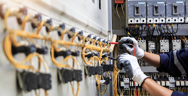 Professional Electrician technician working in Oakmont, PA